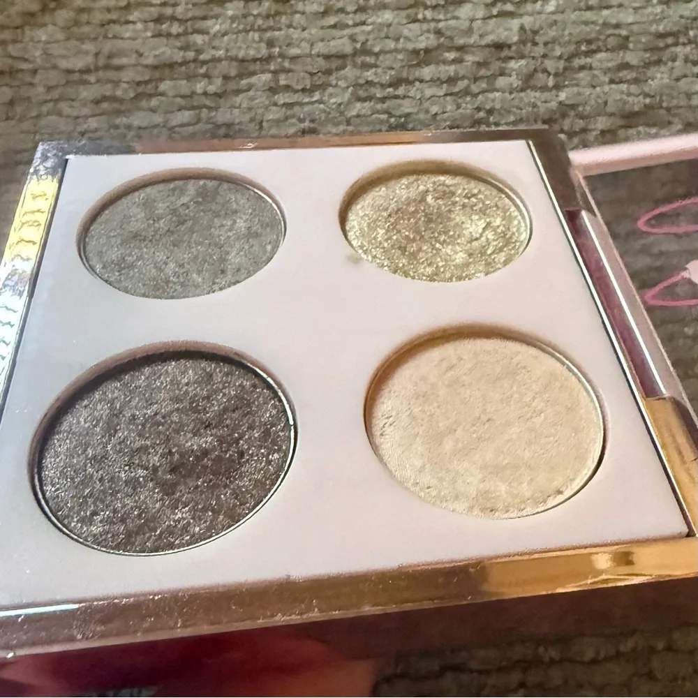 MAC Cosmetics RiRi Hearts MAC Her Cocoa Limited Edition pallet